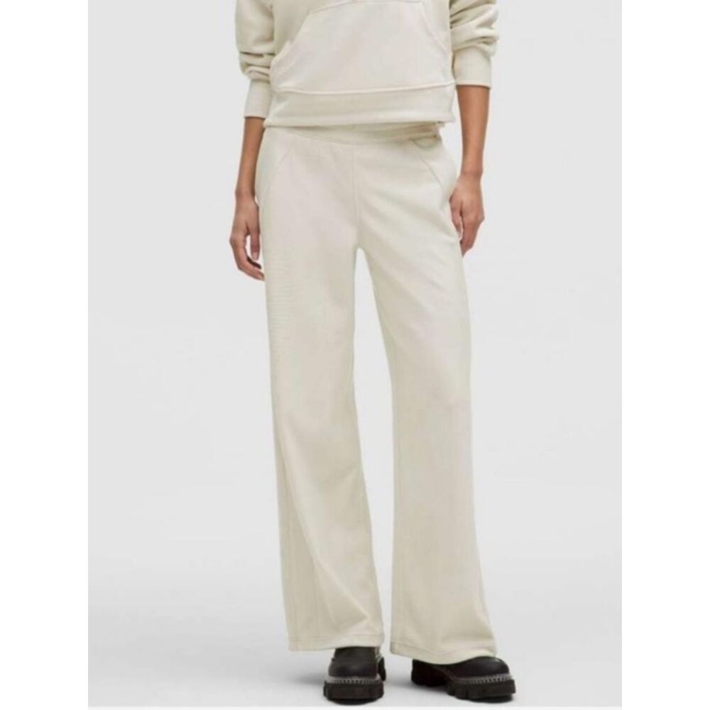 Lululemon Scuba Mid-Rise Wide-Leg Pant Velvet Bone - Medium